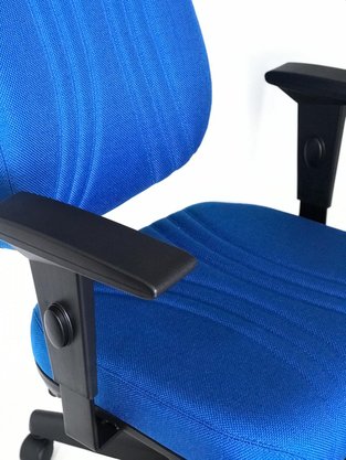 Cadeira Pres. Startplus Giratória Azul Base e Braços Reguláveis Preto- Cavaletti