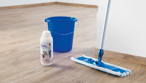 Detergente p/ Limpeza de Pisos Laminados e Vinílicos- Embalagem 1L