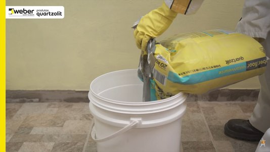 Massa Niveladora P/ Piso Nivela Rápido Quartzolit-20KG