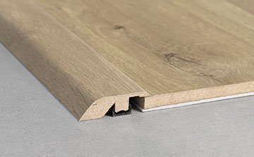 Perfil laminado incizo 5 em 1 p acabamentos Ipê Ábano-1,80m