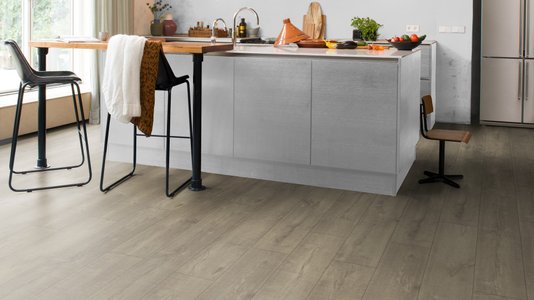 Piso Laminado Eligna Wide 190x1380x8mm Quick Step Carvalho Café